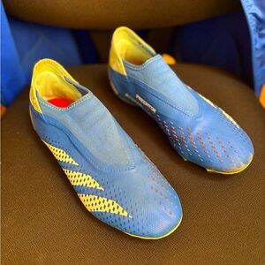 Used- Men's Adidas Predator Accuracy.3 Soccer Cleats 'Blue' / Size 8.5